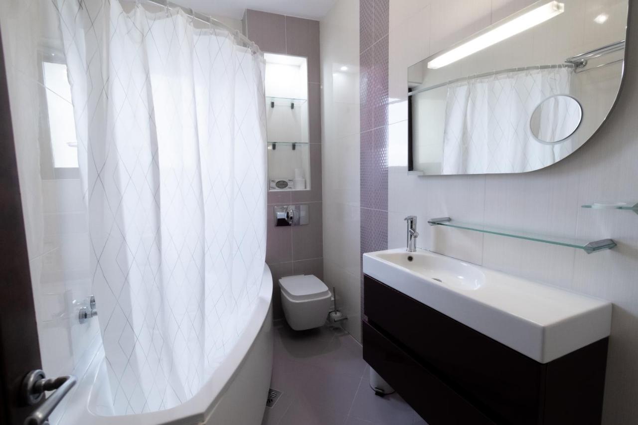 Ferienwohnung Db Apt - Comfort And Space In The Heart Of Old Town Brașov Exterior foto